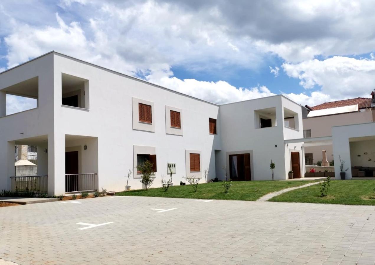 Apartments Leticia Vrsi Εξωτερικό φωτογραφία