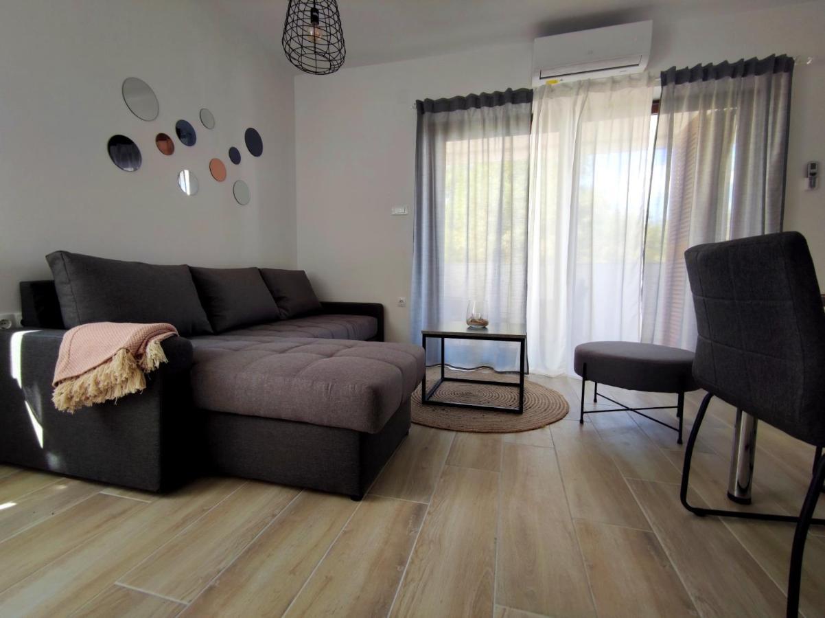 Apartments Leticia Vrsi Εξωτερικό φωτογραφία