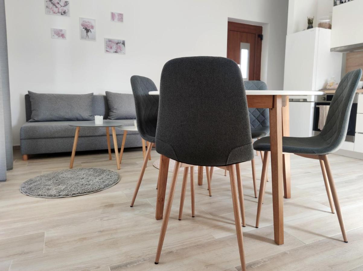 Apartments Leticia Vrsi Εξωτερικό φωτογραφία