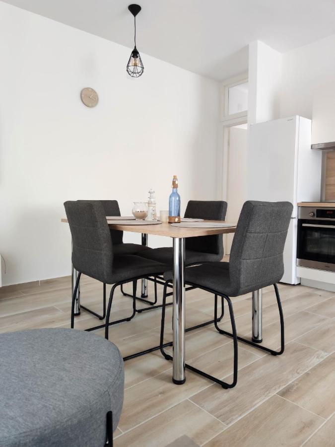 Apartments Leticia Vrsi Εξωτερικό φωτογραφία