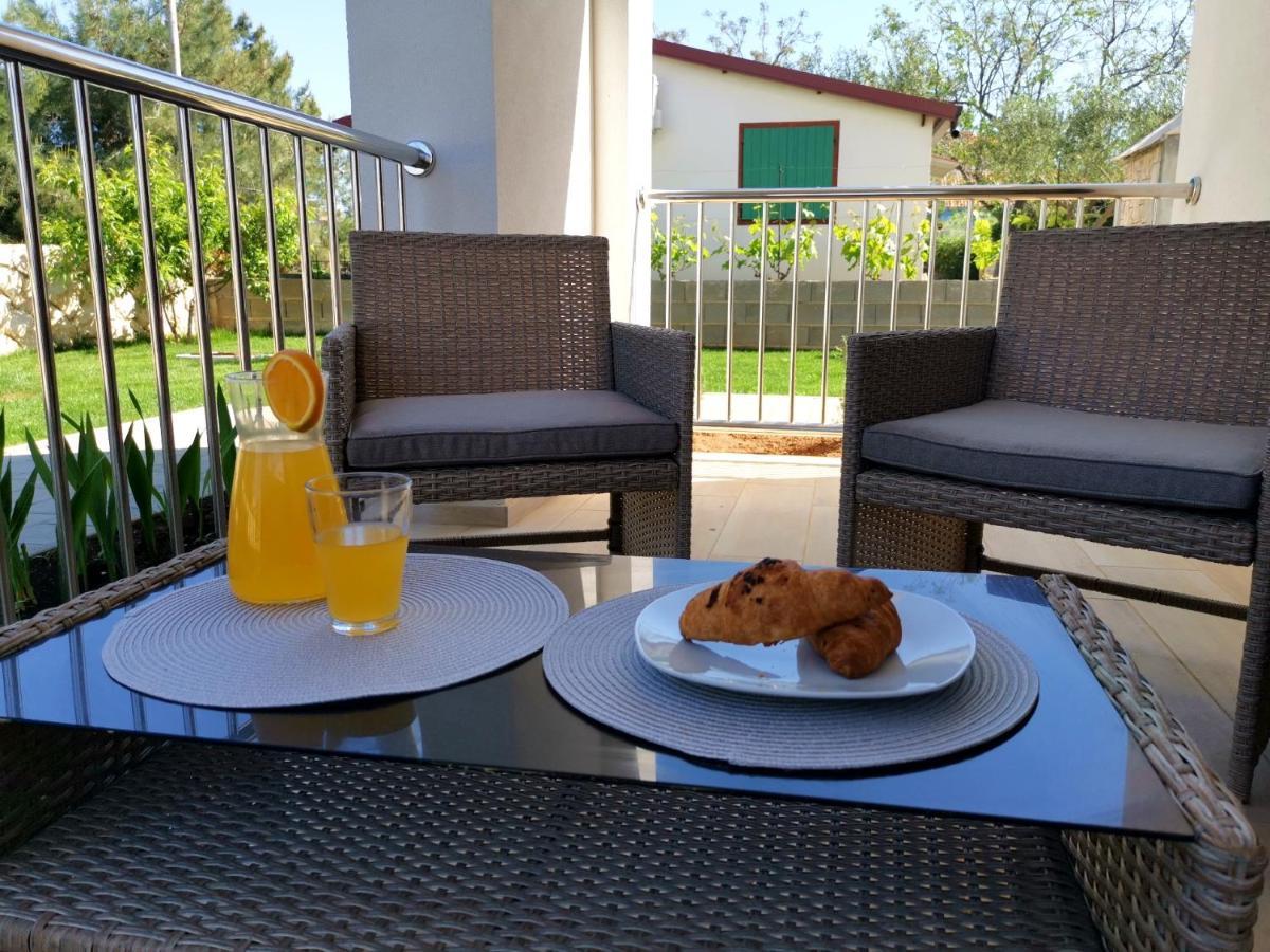 Apartments Leticia Vrsi Εξωτερικό φωτογραφία