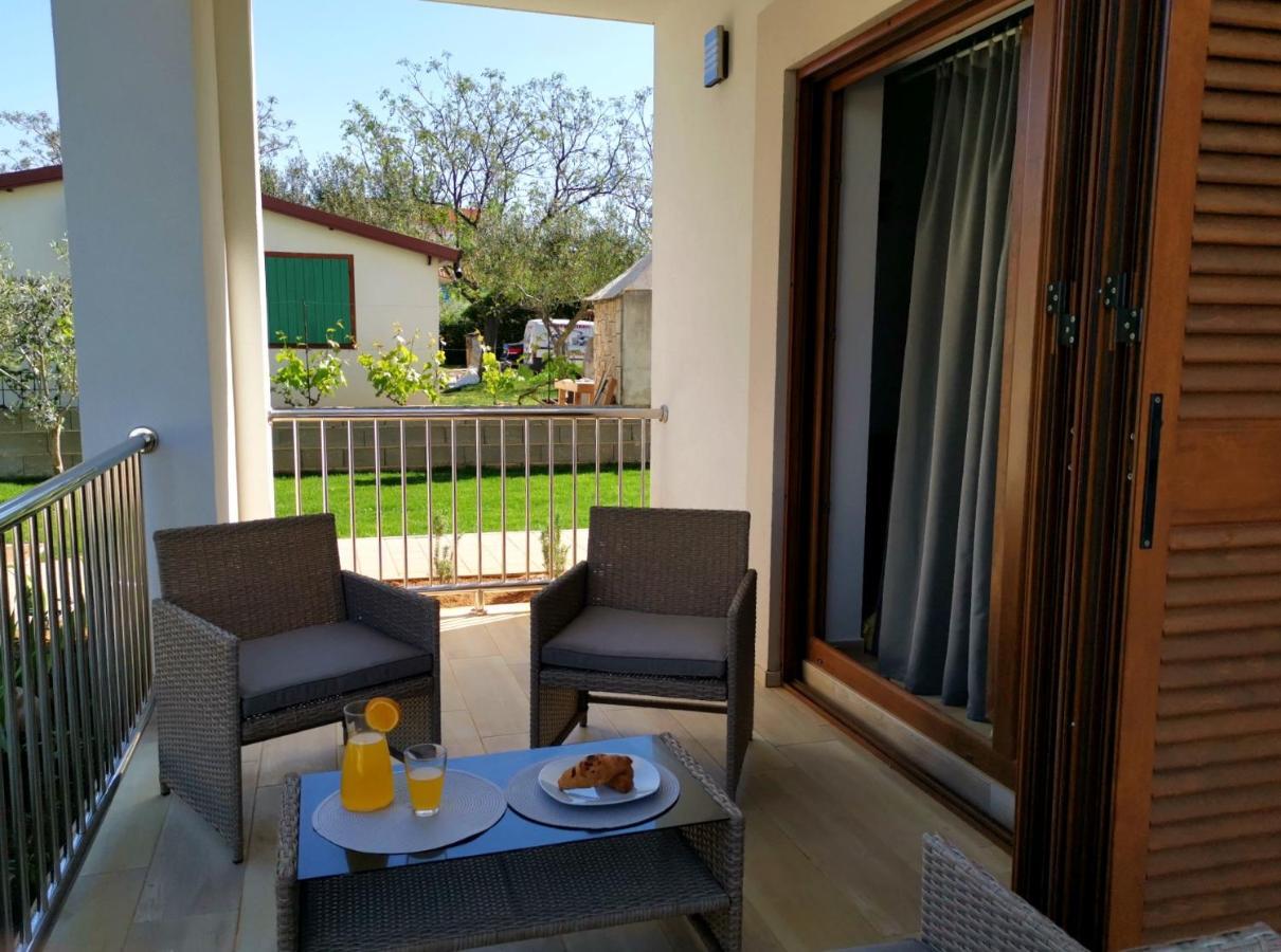 Apartments Leticia Vrsi Εξωτερικό φωτογραφία