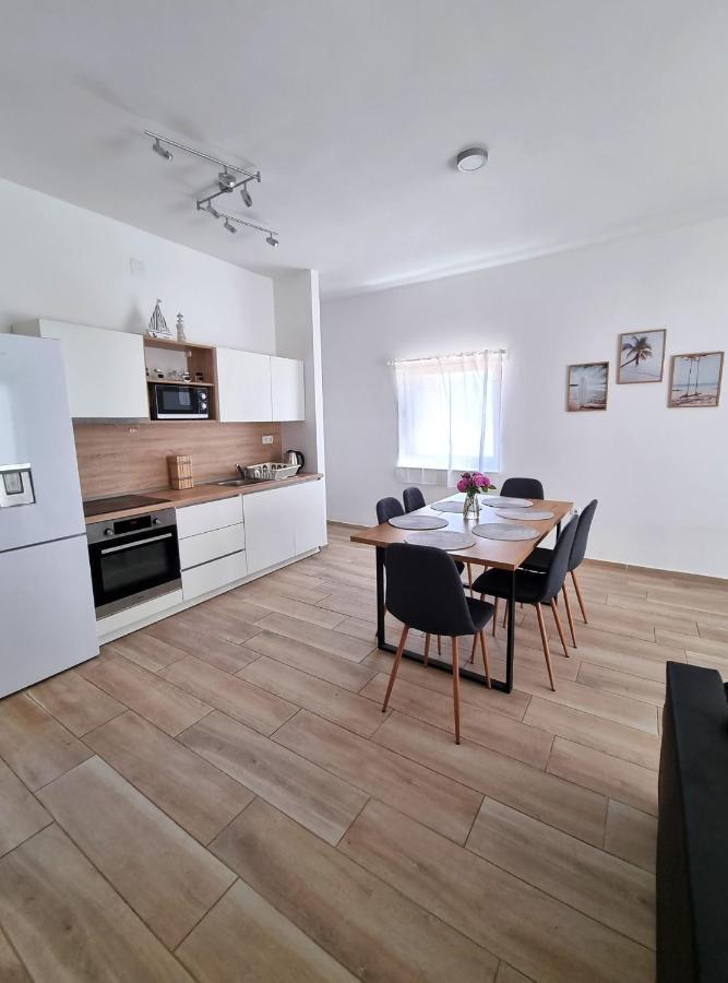 Apartments Leticia Vrsi Εξωτερικό φωτογραφία
