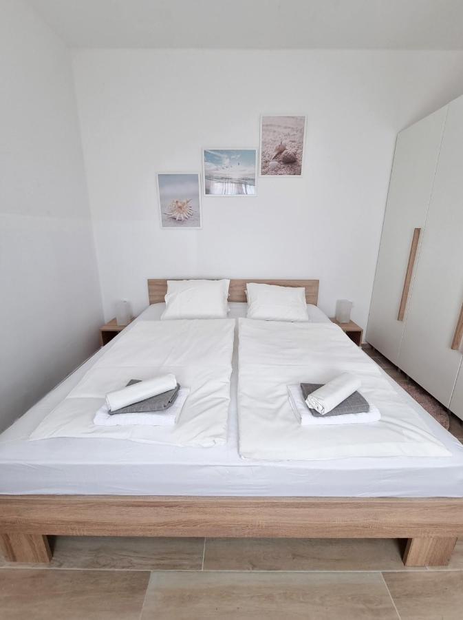 Apartments Leticia Vrsi Εξωτερικό φωτογραφία