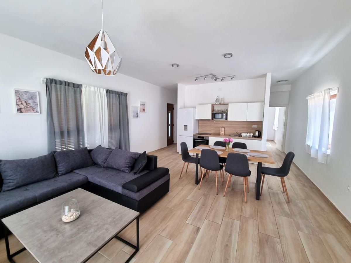 Apartments Leticia Vrsi Εξωτερικό φωτογραφία
