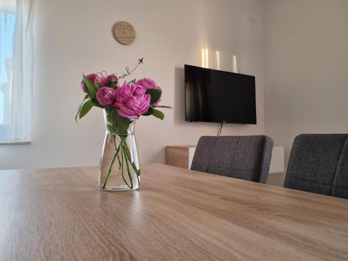 Apartments Leticia Vrsi Εξωτερικό φωτογραφία
