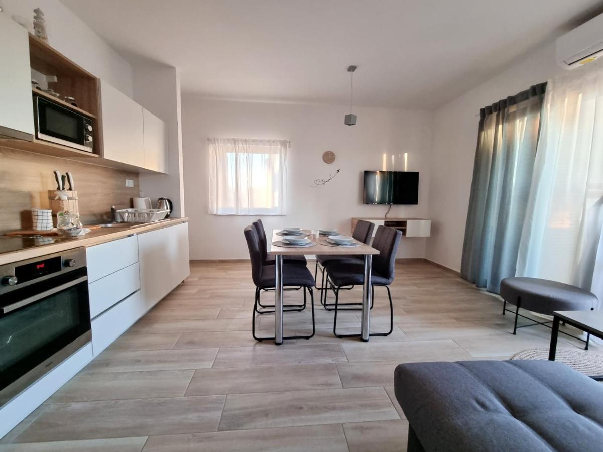 Apartments Leticia Vrsi Εξωτερικό φωτογραφία
