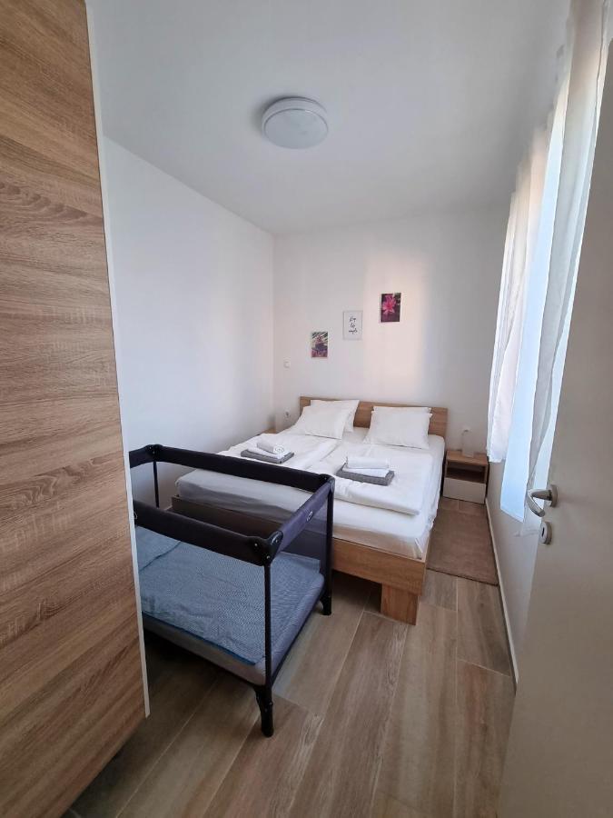 Apartments Leticia Vrsi Εξωτερικό φωτογραφία
